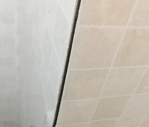 葫芦岛市瓷砖空鼓维修公司分享阳台瓷砖脱落的修复过程可以分为以下几个步骤