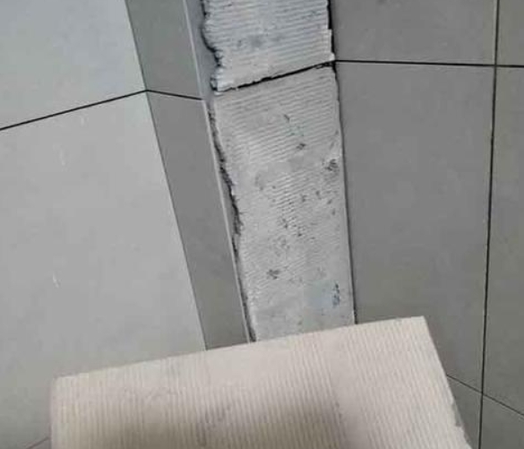 葫芦岛市瓷砖空鼓维修公司分享下厨房瓷砖脱落的补救措施。